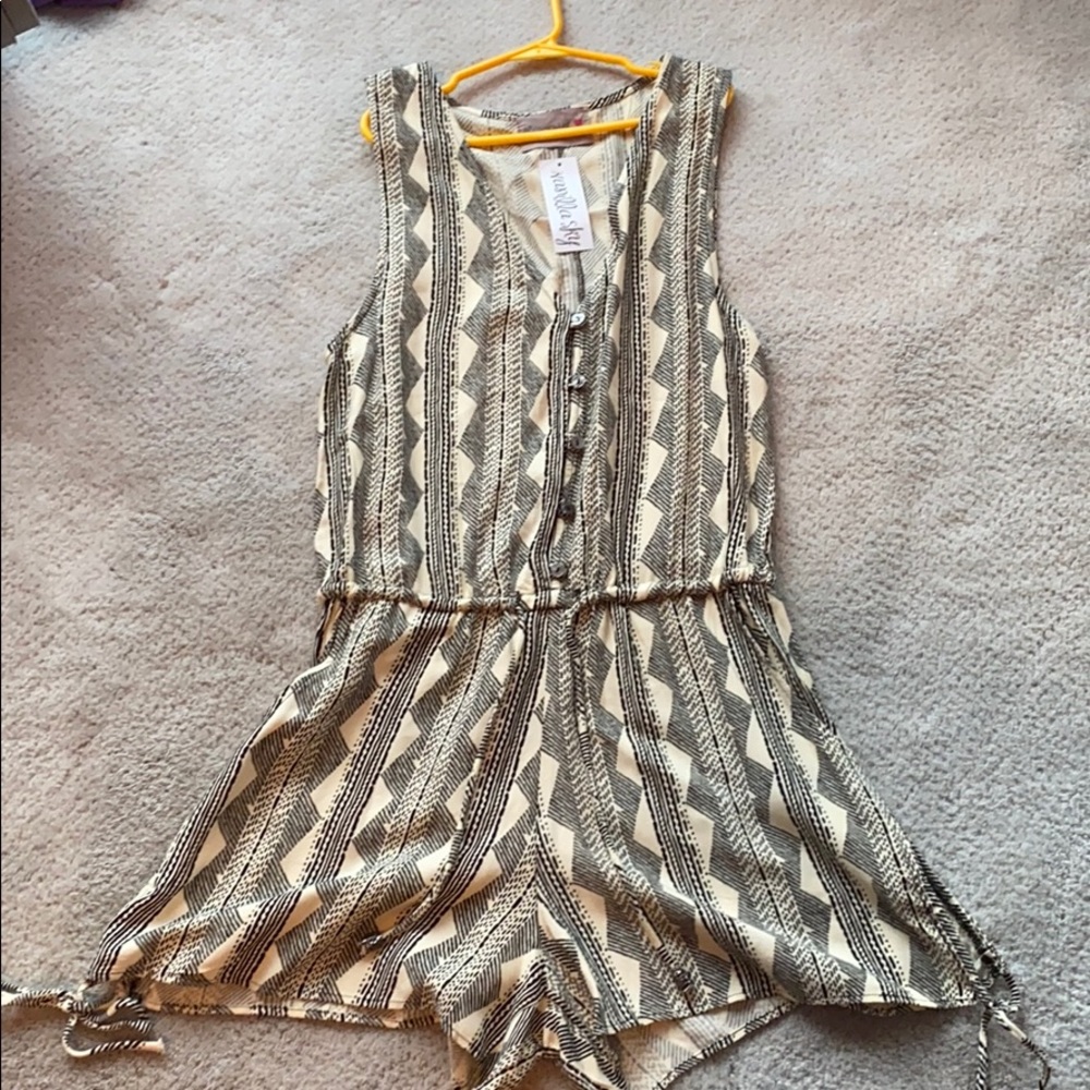 Pattern Romper - Picture 2 of 3